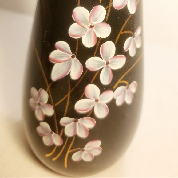 Black flower vase with handpainted pink and white flowers unbranded - Picture 2 of 5